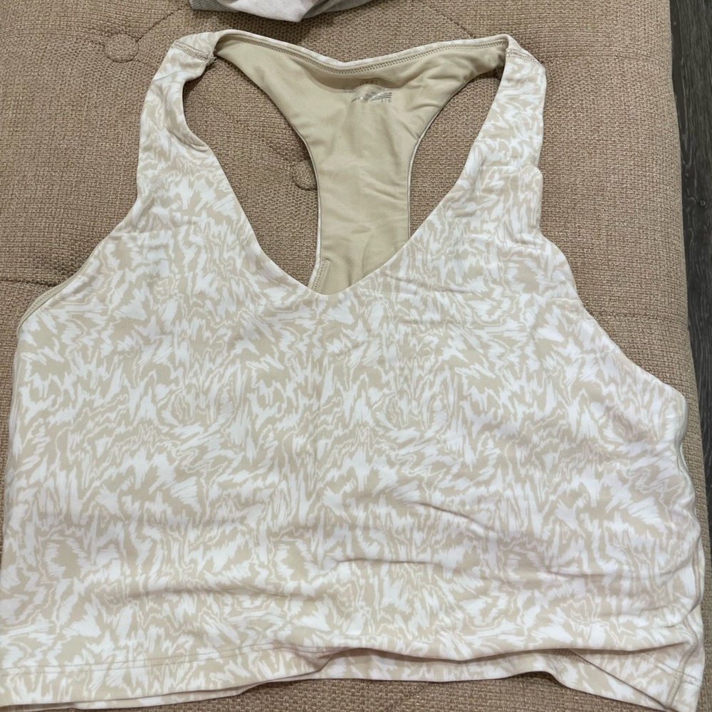 White & beige patterned aerie workout top